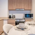 2-Br Missoni Luxury With Stunning Lake View